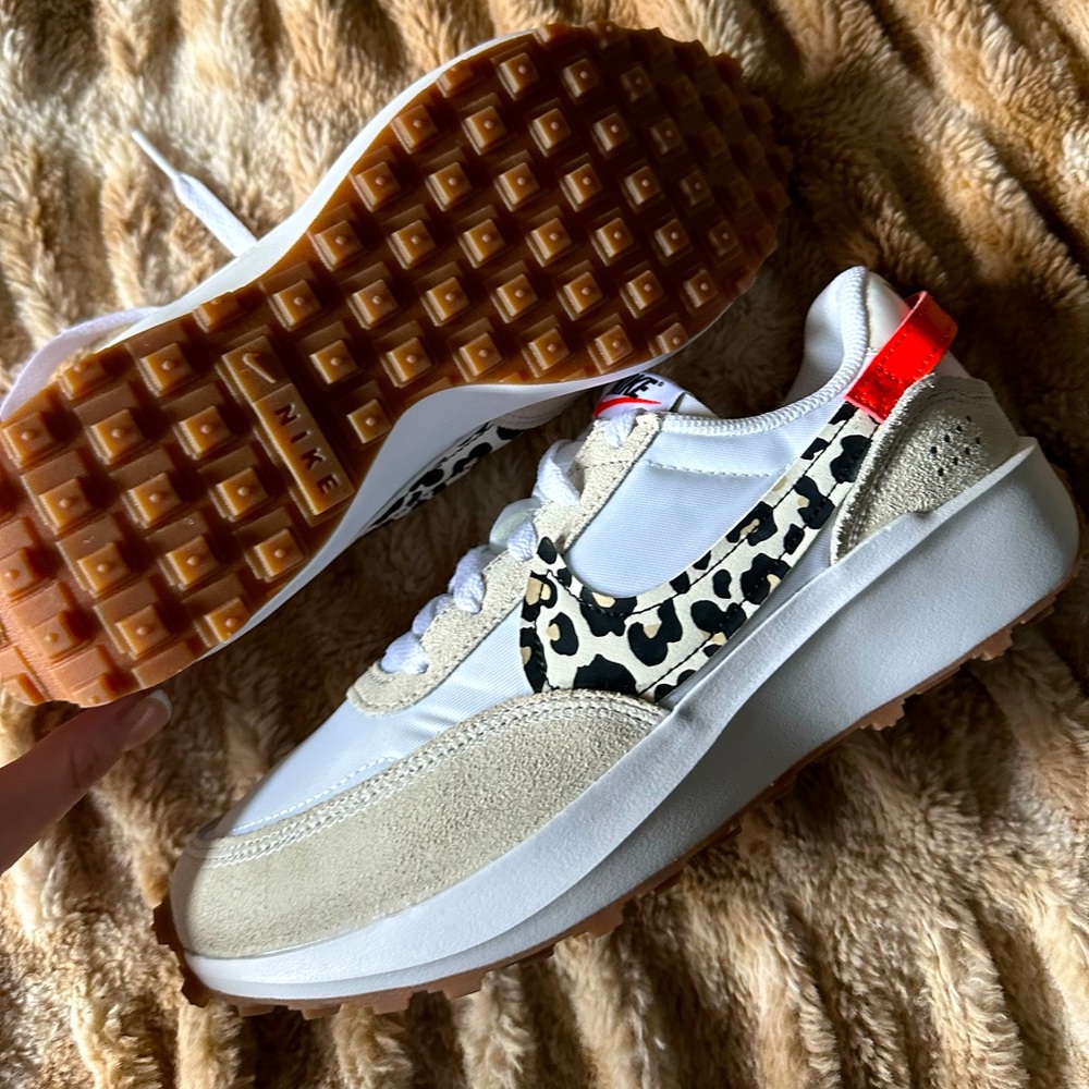 BNWOT Nike Waffle Debut sz8